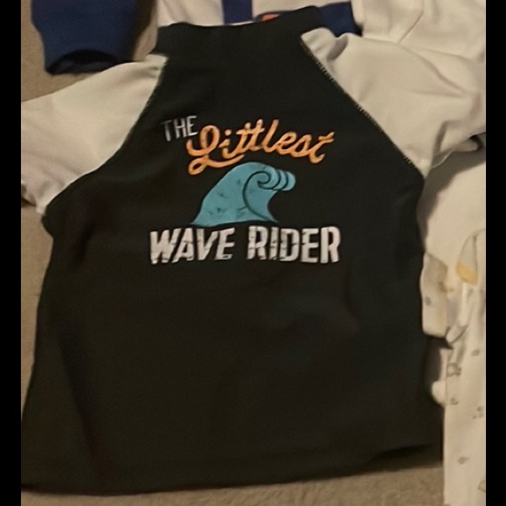 💰 rash guard